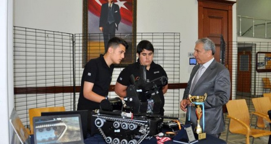 Yetenekli robotlar Bahçeşehir Üniversitesi’nde yarışıyor