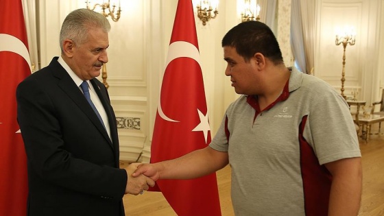 Yıldırım Başbakanlık personeliyle bayramlaştı