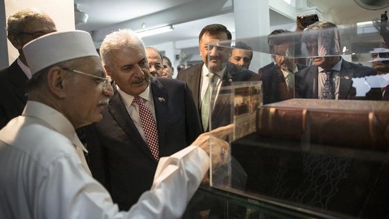 Yıldırım'dan Singapur'da tarihi camiye ziyaret