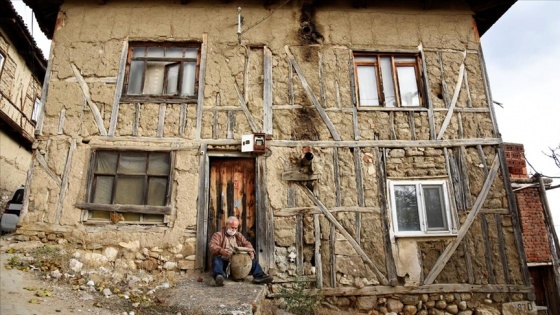 Yıllar önce terk edilen evdeki küpten 'anne yadigarı' üzüm pekmezi çıktı