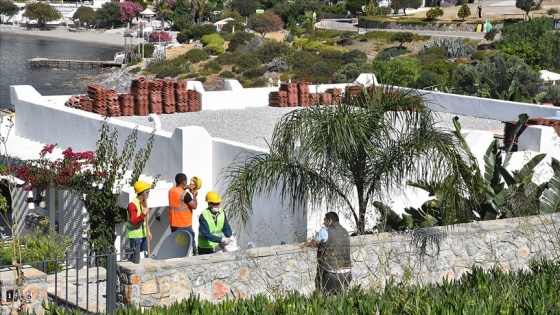 Yılmaz Özdil'in eşinin üzerine kayıtlı Bodrum'daki villanın bir bölümünde yıkım başladı