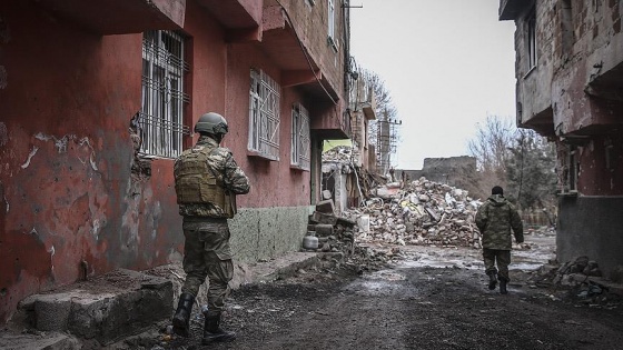 Yol kapatan teröristleri yakalamak için operasyon başlatıldı