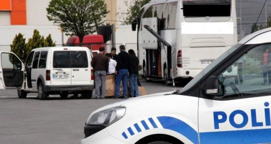 Yolcu otobüsündeki koliler polisi alarma geçirdi