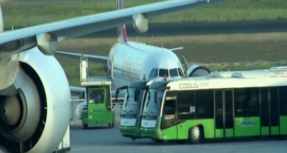 Yolcunun hostese verdiği not bomba paniği yaşattı