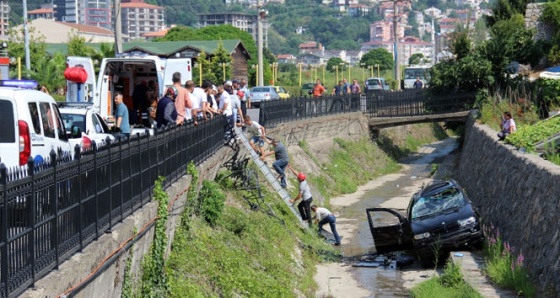 Yoldan çıkan cip dereye uçtu: 4 yaralı