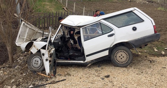 Yoldan çıkan otomobil şarampole devrildi: 4 yaralı