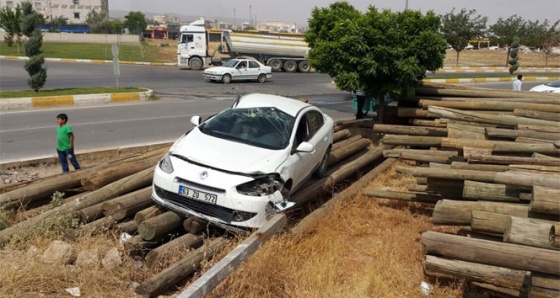 Yoldan çıkan otomobil takla attı