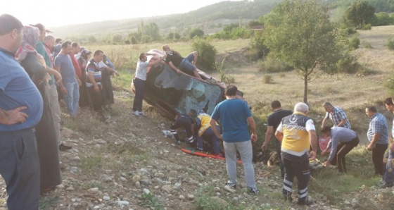 Yoldan çıkan otomobil tarlaya uçtu: 1 ölü, 3 yaralı