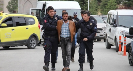 Yozgat'ta yakalanan 4 DEAŞ'lı sınır dışı edildi