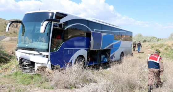 Yozgat'ta yolcu otobüsü tarlaya girdi: 10 yaralı