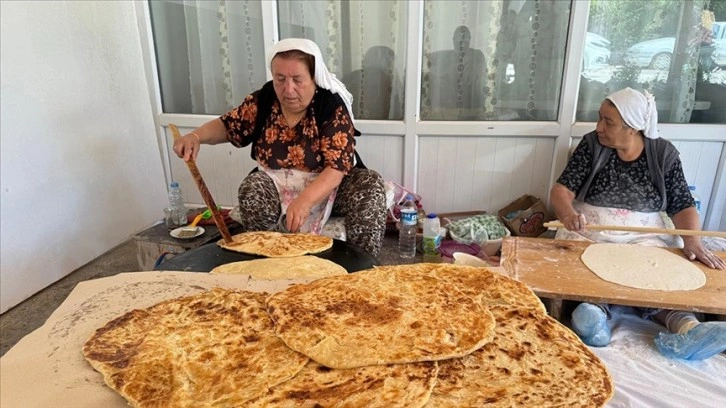 Yozgat'ta kadın kooperatifi üyeleri yöresel ürünleri üretip satıyor