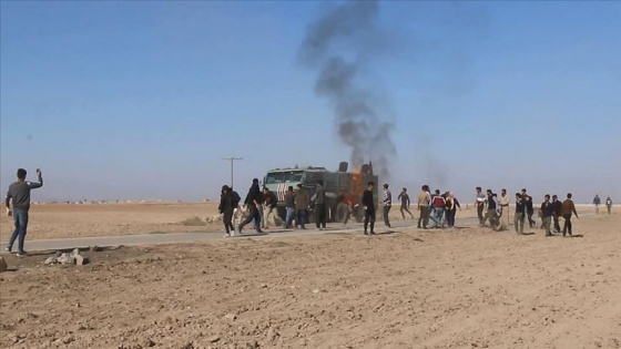 YPG/PKK yandaşları Rus askeri aracına molotofkokteyli ile saldırdı