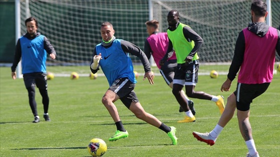 Yukatel Denizlispor pazartesi topbaşı yapacak