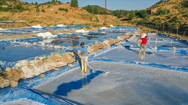 Yüksek seyreden sıcaklıklar geleneksel yöntemle elde edilen kaya tuzunda üretimi artırıyor