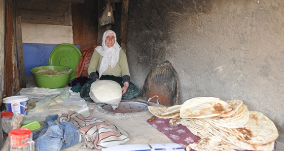 Yüksekova’nın vazgeçilmez tadı: Tandır ekmeği