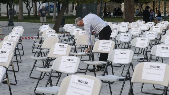 Yunanistan'da 'boş sandalye' protestosu