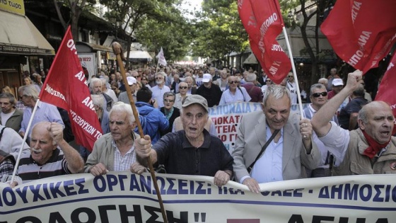 Yunanistan'da emeklilerden gösteri