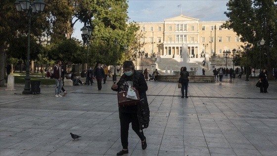 Yunanistan'da günlük Kovid-19 vaka sayısı en yüksek seviyeye ulaştı