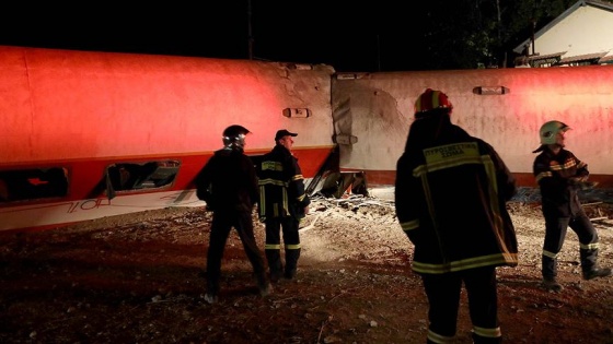 Yunanistan'da yolcu treni raydan çıktı