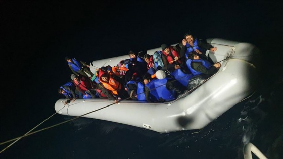 Yunanistan'dan geri itilen sığınmacıları Türk sahil güvenlik ekipleri kurtardı