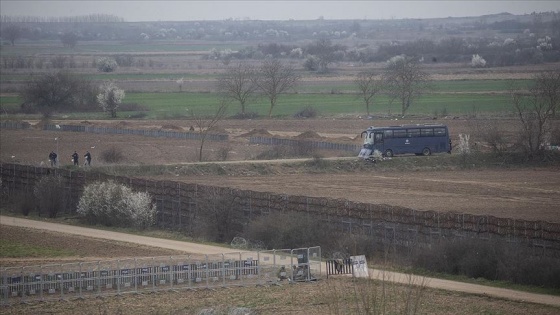 Yunanistan hudut birlikleri sınır hattına 'siper' kazıyor