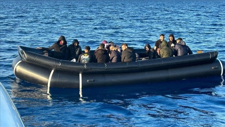 Yunanistan'da düzensiz göçmenleri taşıyan teknenin alabora olması sonucu 17 kişi öldü