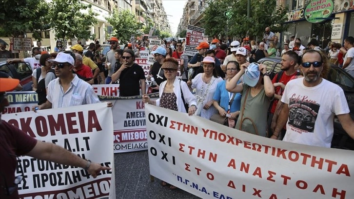 Yunanistan'da sağlık çalışanları grev yaptı