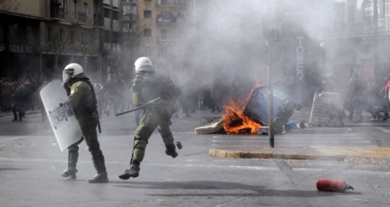 Yunanlı çiftçiler hükümeti protesto etti