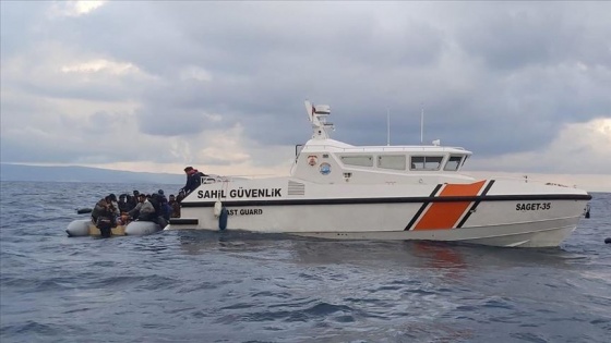 Yunanlıların geri ittiği sığınmacıları Türk Sahil Güvenlik ekipleri kurtarıyor