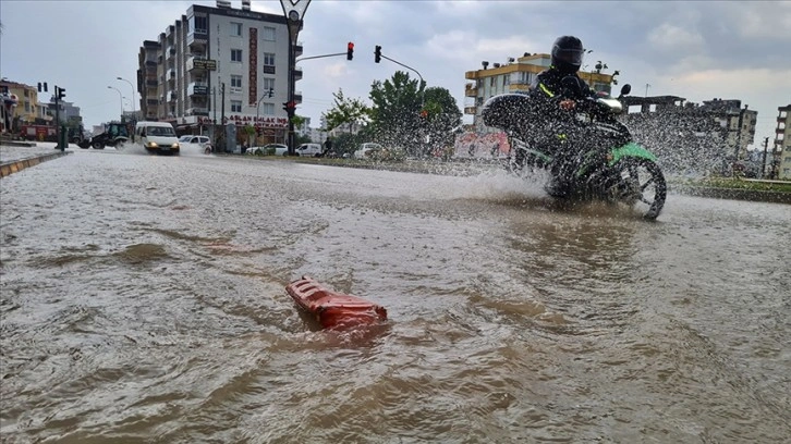 Yurdun bazı kesimleri için sağanak ve fırtına uyarısı