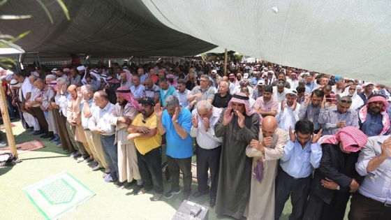 Yüzlerce Filistinli cuma namazını Han el-Ahmer'de kıldı