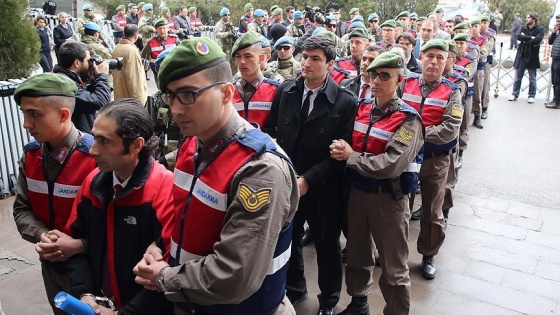 'Zekai Aksakallı, yerde vurulmuş halde yatan Ömer Halisdemir'i öptü'