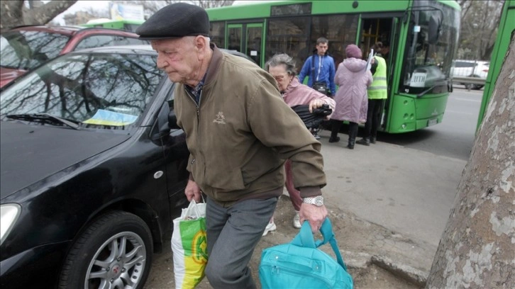 Zelenskiy: Bugüne kadar 350 bin sivil tahliye koridorları üzerinden kurtarıldı