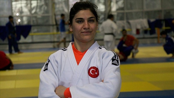 Zeynep Çelik Tokyo'da adını yarı finale yazdırdı