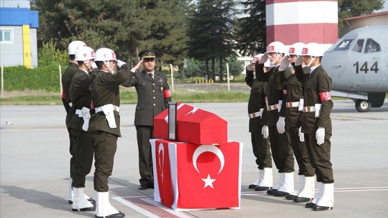 Zeytin Dalı Harekatı bölgesinde şehit olan yüzbaşı için tören