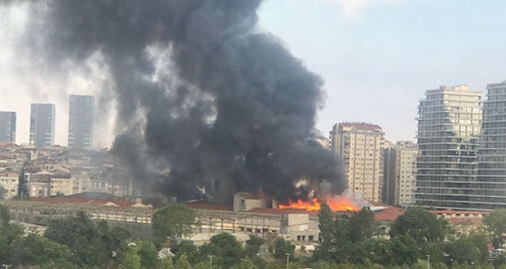 Zeytinburnu’nda eski tekstil atölyesinde korkutan yangın