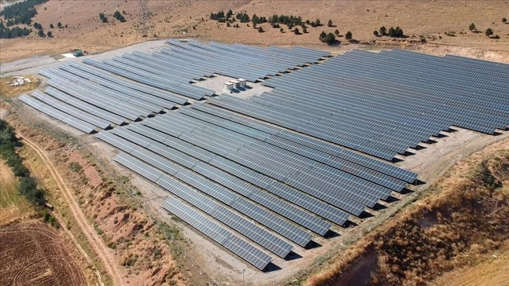 Zile Belediyesi güneşten hem elektriğini sağlıyor hem gelir elde ediyor