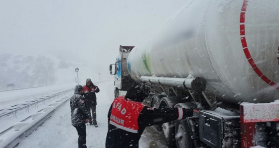 Zincirsiz tanker trafiği kilitledi