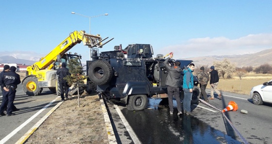 Zırhlı polis aracı devrildi: 2 yaralı