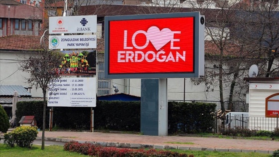 Zonguldak&#039;ta LED ekranlara &#039;Love Erdoğan&#039; görseli yansıtıldı