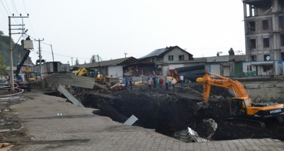 Zonguldak'ta yol çöktü