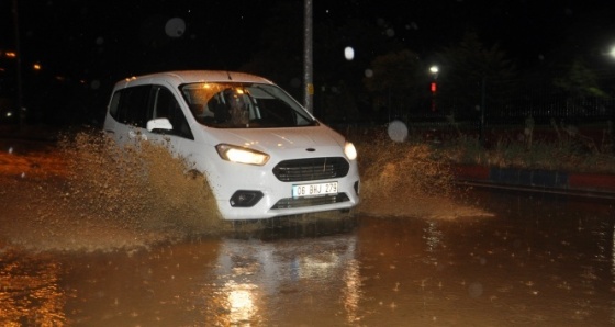 Zonguldak'ta yollar sular altında kaldı