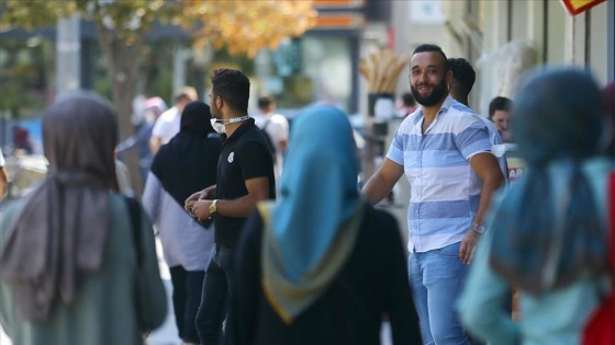 Zorunlu hale getirilmesine rağmen bazı vatandaşların maske takmaması kameralara yansıdı