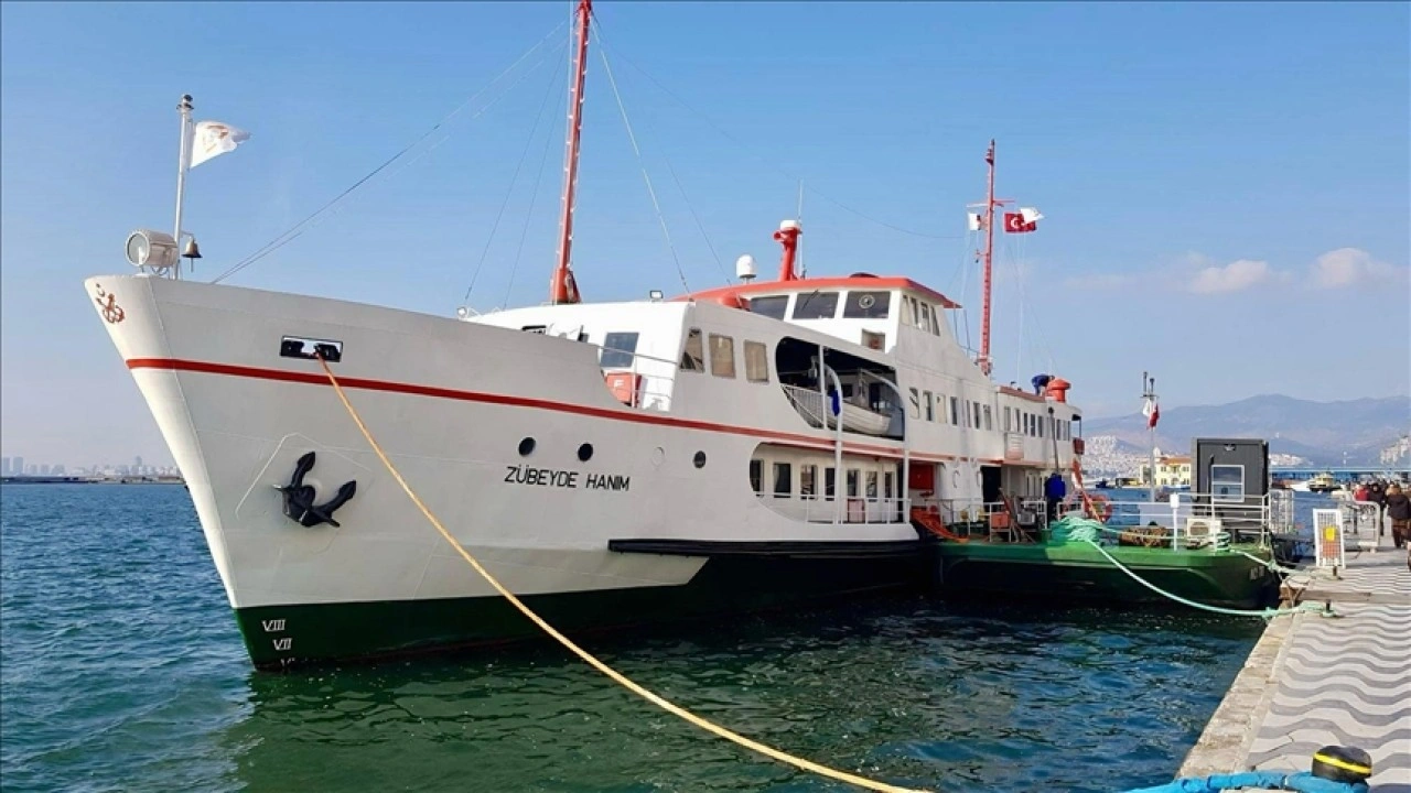 Zübeyde Hanım Eğitim ve Sergi Gemisi yeniden ziyarete açıldı