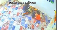 1 yaşındaki çocuğa kreşte bakıcı dayağı