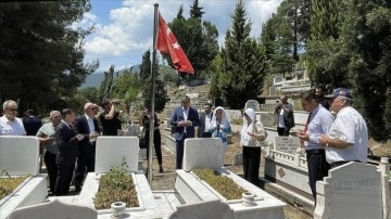 15 Temmuz şehitleri Metin Arslan ve Barış Efe, Karabük'te mezarları başında anıldı