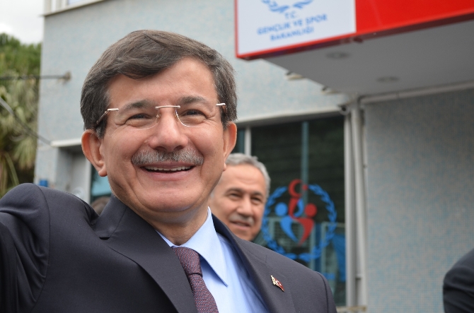 Başbakan Davutoğlu’ndan öğrencilere müjde