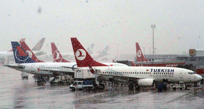 Uçuşlar iptal!.. 6500 yolcu otellere yerleştirildi