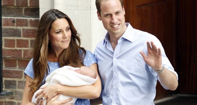 Kate Middleton, İngiltere tahtı için kız çocuk dünyaya getirdi