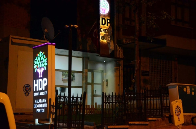 Ankara'da HDP anketörü 2 kişi bıçaklandı